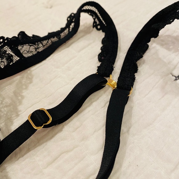 Black lace triangle bralette - Picture 4 of 4